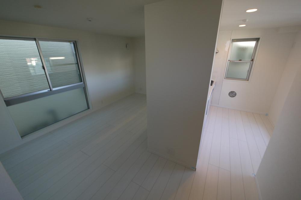 Living. But is 14 quires in LDK, living ・ dining ・ Kitchen and can be divided firmly. 