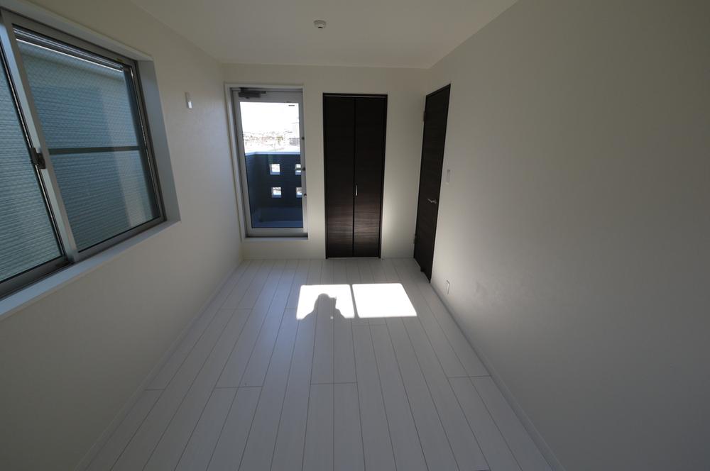 Non-living room. 3rd floor ・ Western-style 6.0 Pledge Spacious balcony Hetsu will be. 