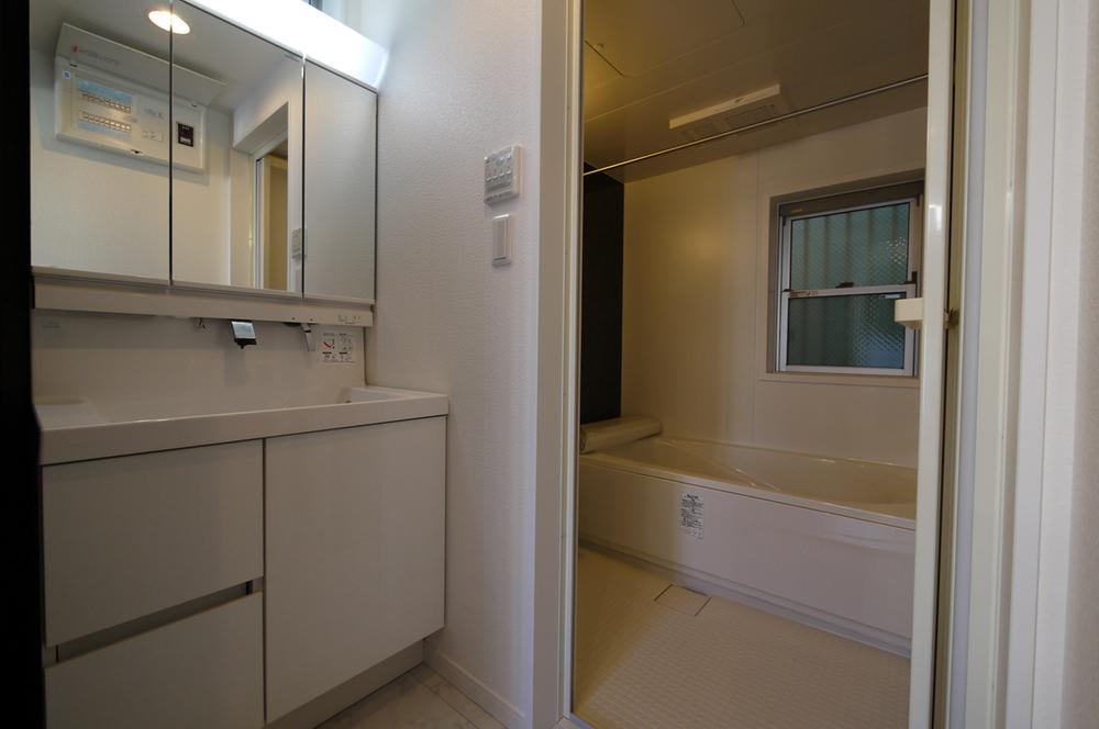 Wash basin, toilet. Washroom