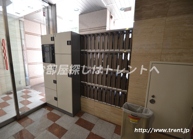 Entrance. auto lock