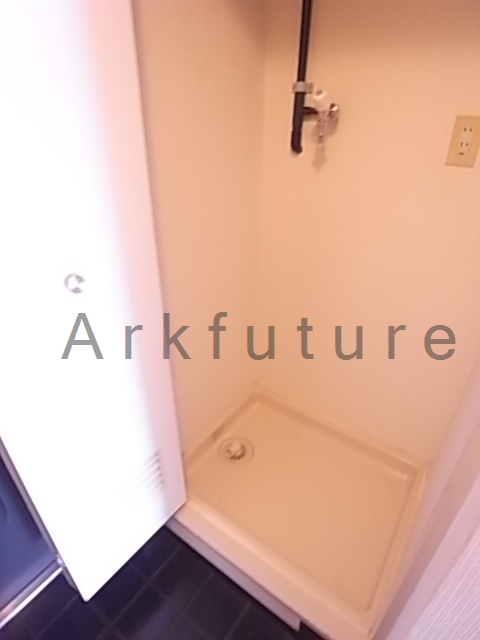 Other Equipment. Washing machine storage has a door, It can be stored!