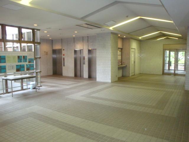 Entrance. Common areas