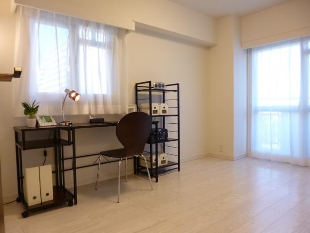Non-living room. 2