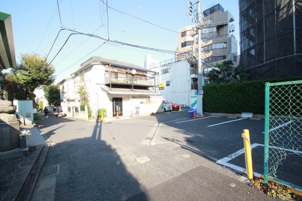 Sale already cityscape photo. There is no tall buildings around, Around the streets it is also a bright residential area.