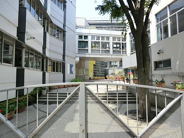 Junior high school. 1136m to Shinjuku Ward Ochiai Junior High School