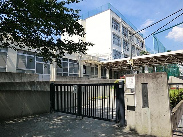 Junior high school. 1100m to Shinjuku Ward Ochiai second junior high school