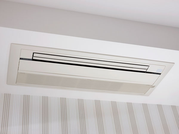 Living.  [Ceiling cassette type air conditioner] Living the ceiling cassette type air conditioner body is embedded in the ceiling ・ We have established in the dining.