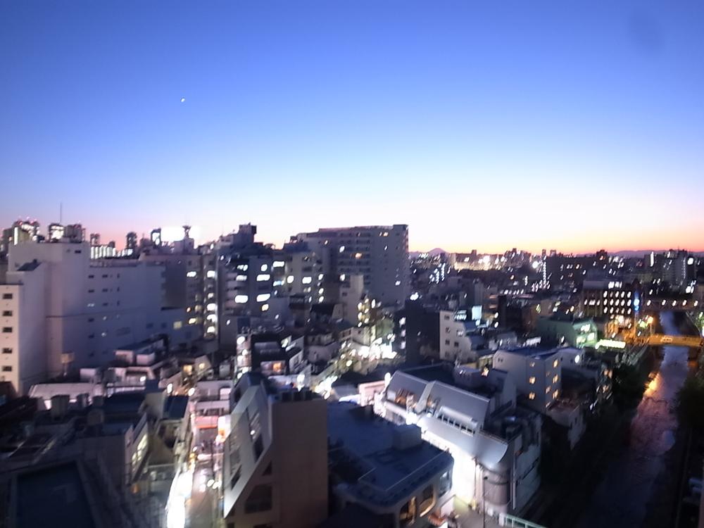 View photos from the dwelling unit. View from the site (November 2013) Shooting
