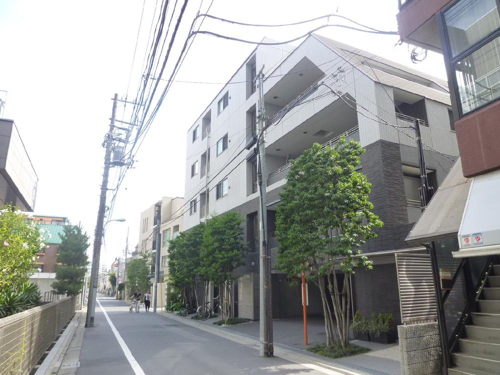 Local appearance photo. Local (July 2013) Shooting January 2010 Built Old Towa condominium