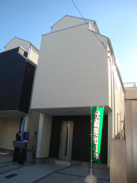 Local appearance photo. Local (12 May 2013) Shooting