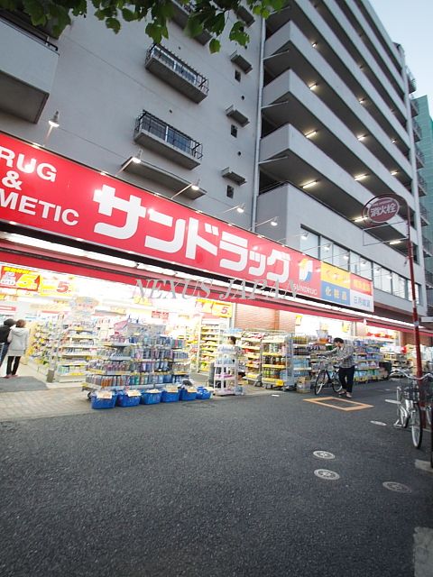 Dorakkusutoa. San drag Cascade Bridge store (drugstore) to 400m