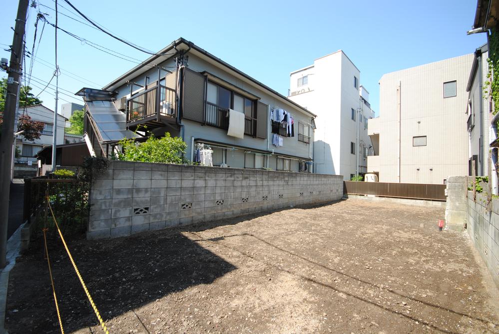 Local appearance photo. Local (04 May 2013) Shooting