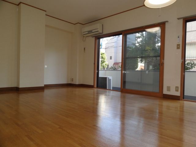 Living and room