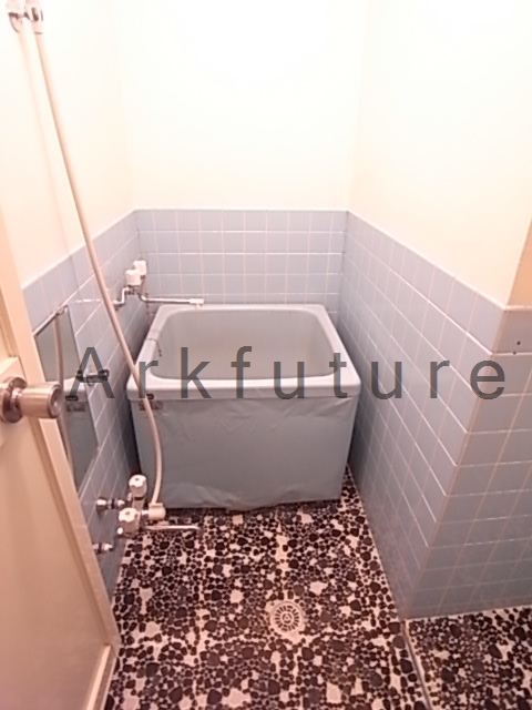 Bath. Although compact, With reheating function!