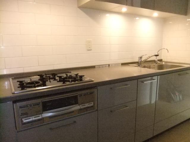 Kitchen. 3-neck gas stove with system Kitchen