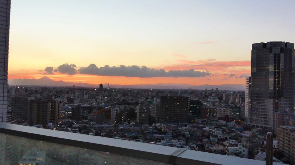 View photos from the dwelling unit. Fuji can be seen in the sunset.