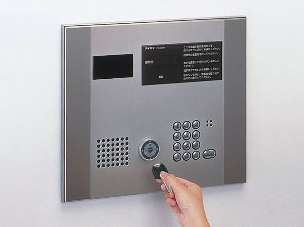 Security.  [Non-touch key system] Entrance of the auto lock, Simple specification that can be unlocked if Kazase the key to the operation panel. It can pass through smoothly. (Amenities are all the same specification)