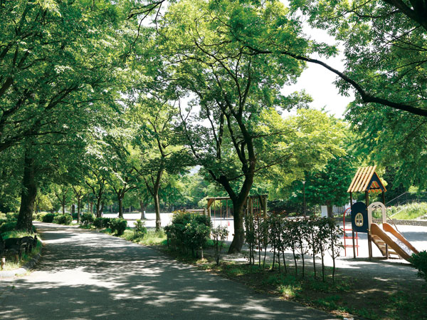 Surrounding environment. Toyama Park (about 290m, 4-minute walk)