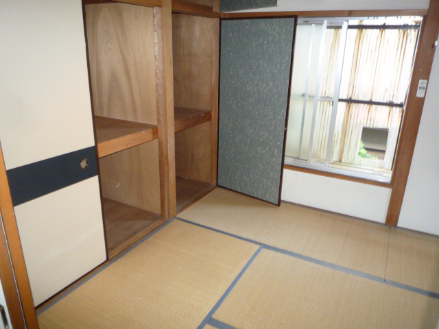 Living and room. Japanese-style room 6 tatami