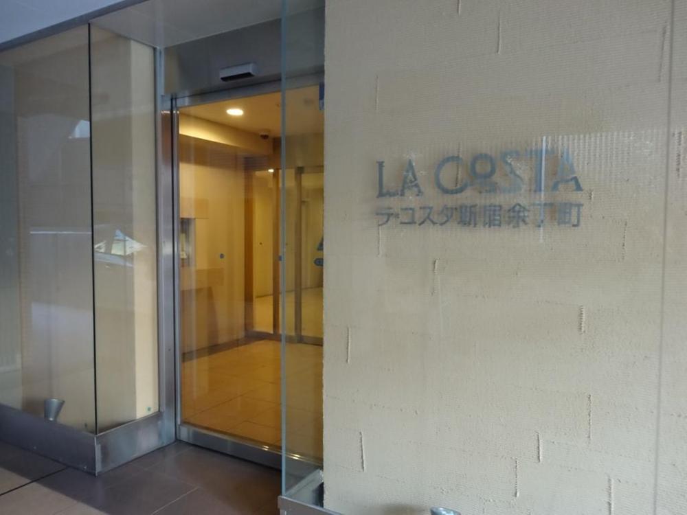 Entrance. Common areas