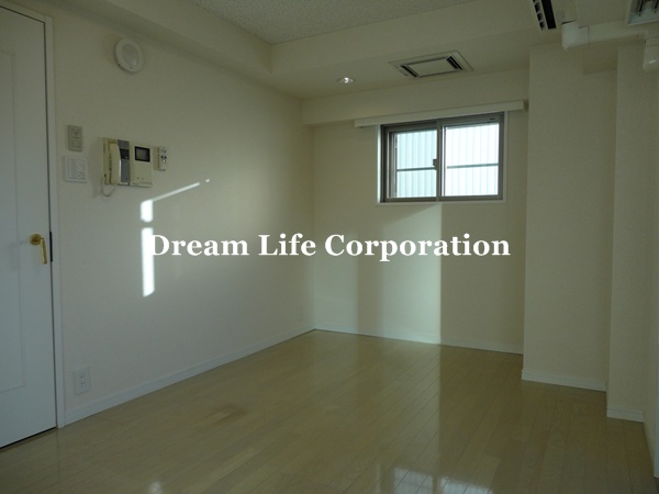 Other room space. ※ In fact the we use the photos in the same building may be different.