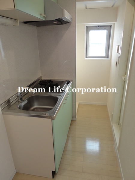 Kitchen. ※ In fact the we use the photos in the same building may be different.