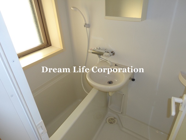 Bath. ※ In fact the we use the photos in the same building may be different.