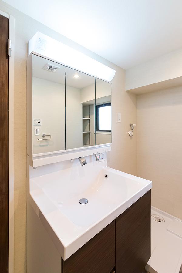 Wash basin, toilet. LIXIL made vanity new exchange