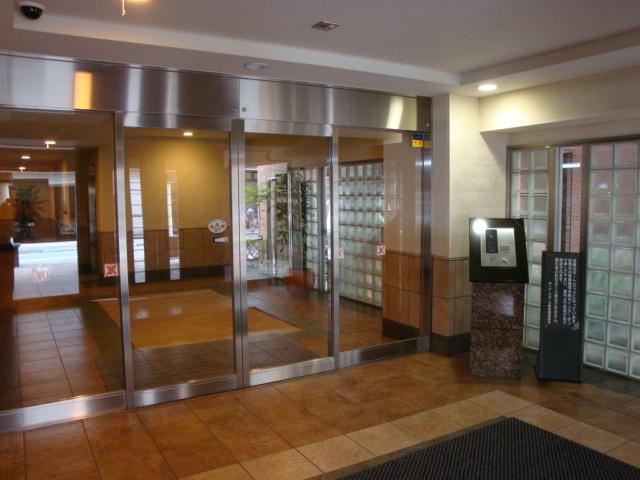 Entrance. Common areas