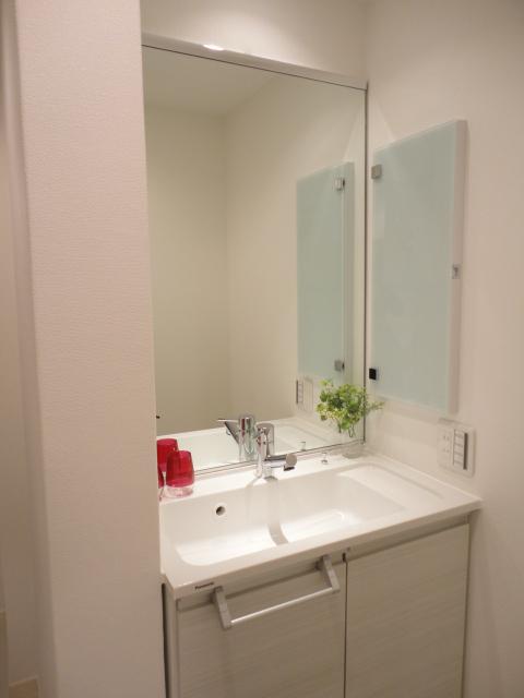 Wash basin, toilet