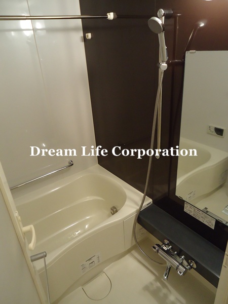 Bath. ※ In fact the we use the photos in the same building may be different.
