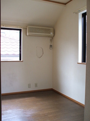 Living and room. ☆ We produce a room that small small window is a bright and airy two-plane daylight