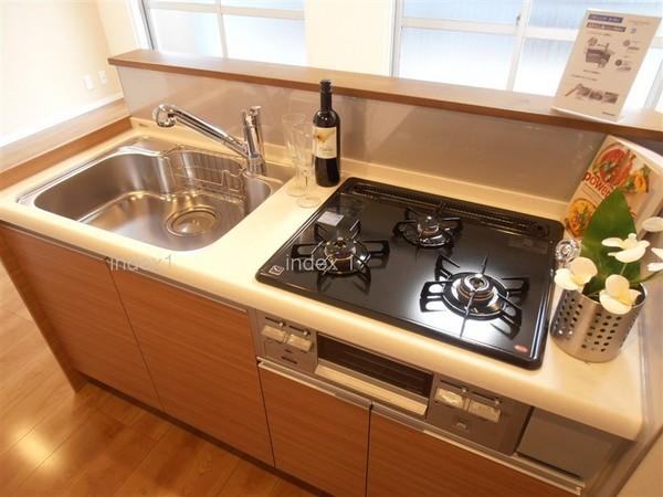 Kitchen. Dishes in the 3-burner stove is likely Hakadori