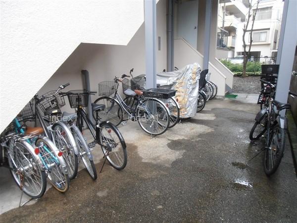 Parking lot. There are bicycle parking lot (confirmation necessity free)