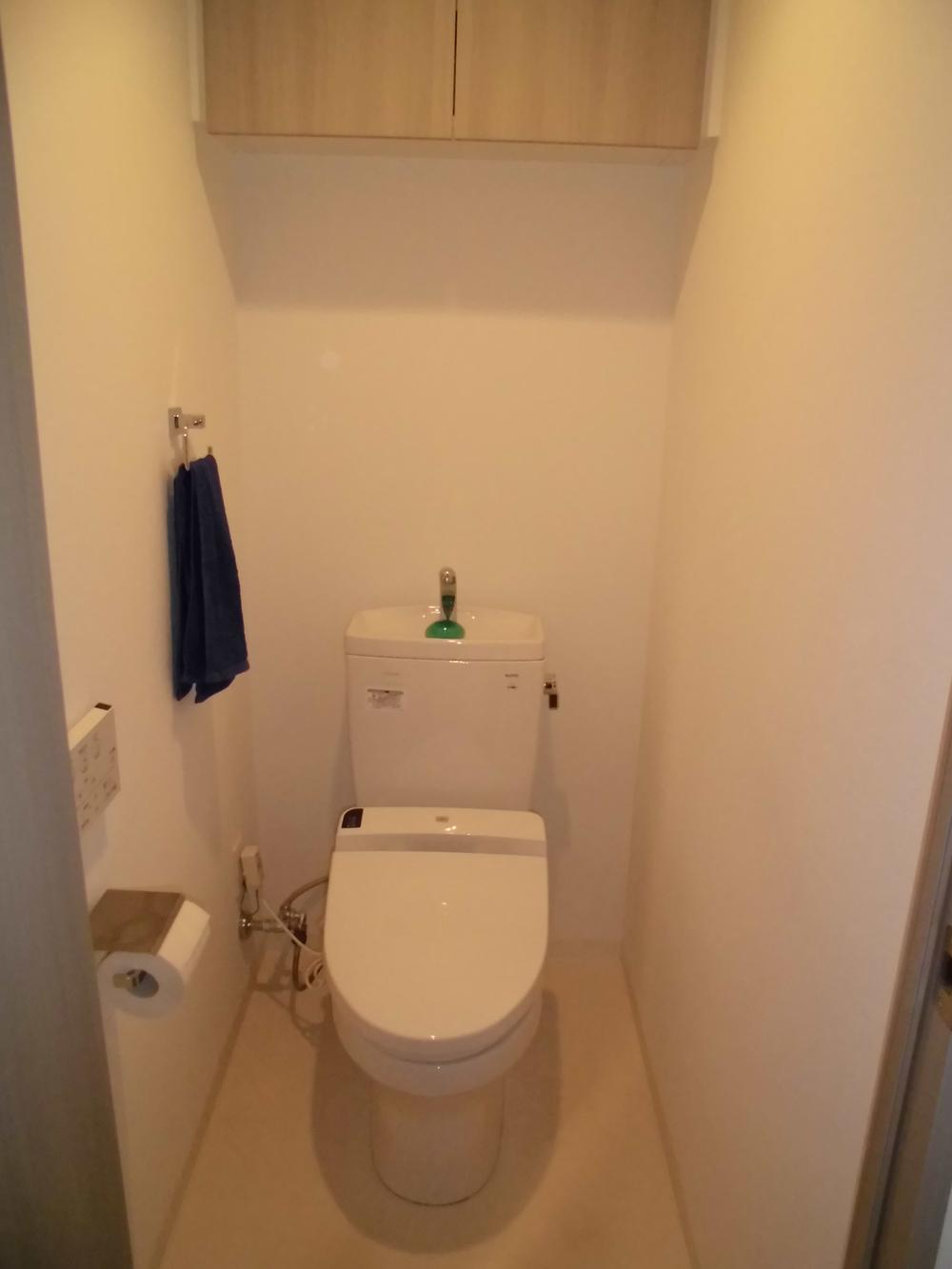 Toilet. Indoor (11 May 2013) Shooting
