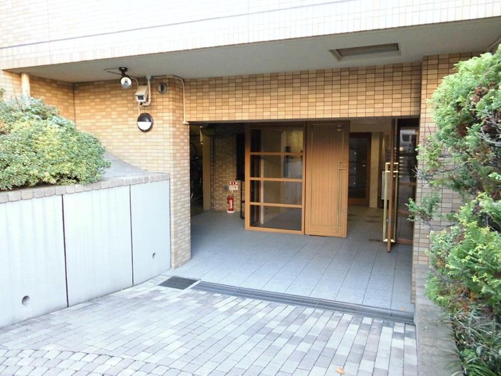 Entrance. Common areas