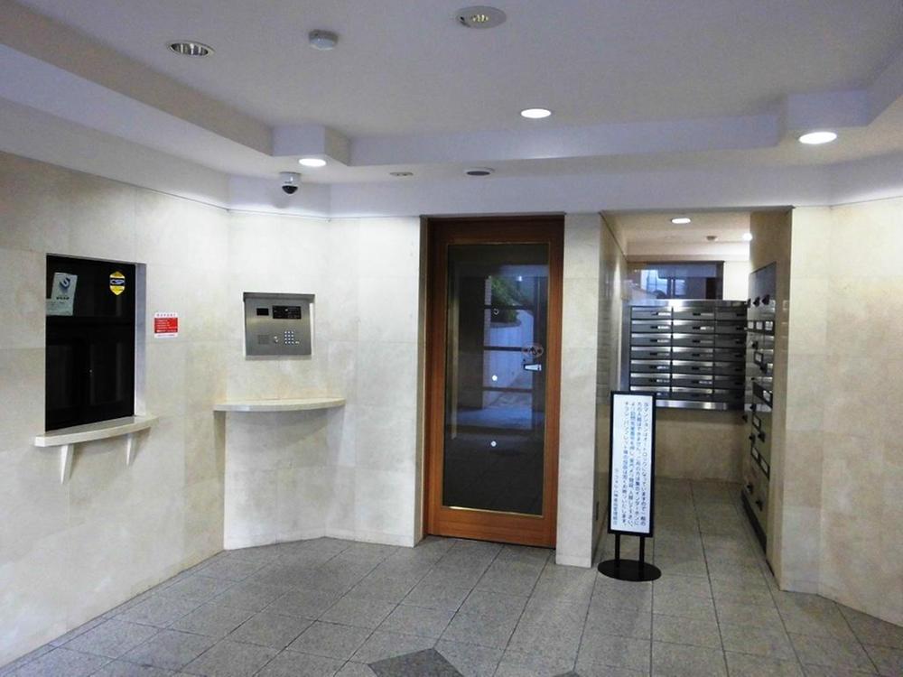 Entrance. Common areas