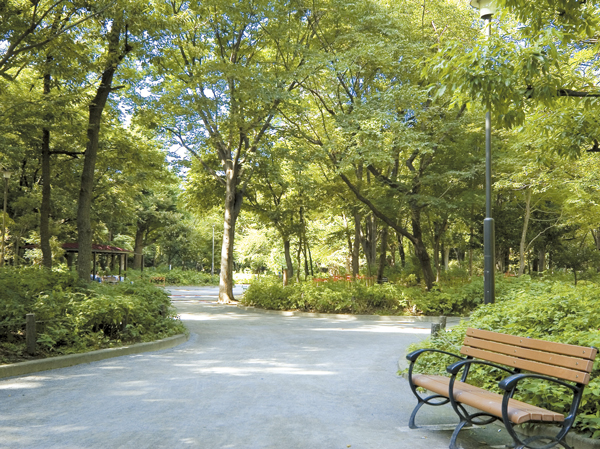 Surrounding environment. Shinjuku Central Park (about 200m ・ A 3-minute walk)