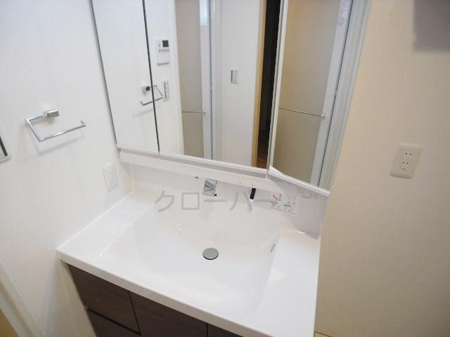 Wash basin, toilet