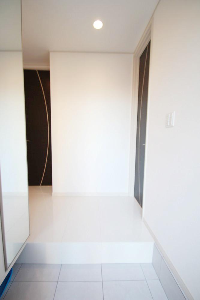 Entrance. Bright and spacious entrance