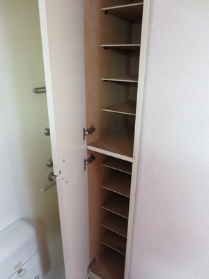 Entrance. Shoebox