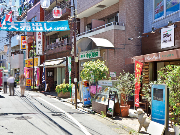 Surrounding environment. Shopping street of Nakai (4-minute walk / About 250m)
