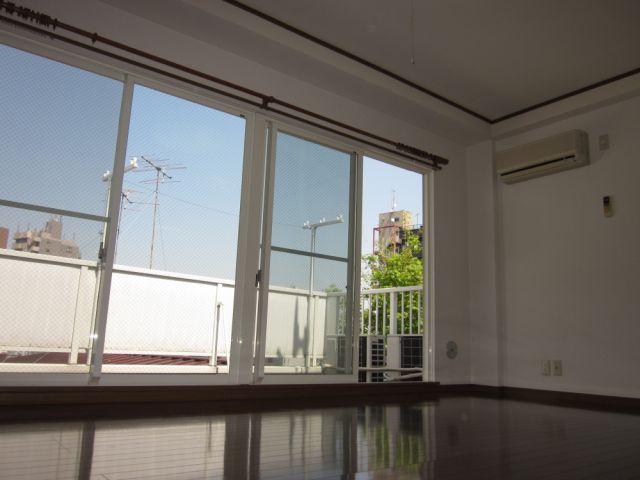 Living and room