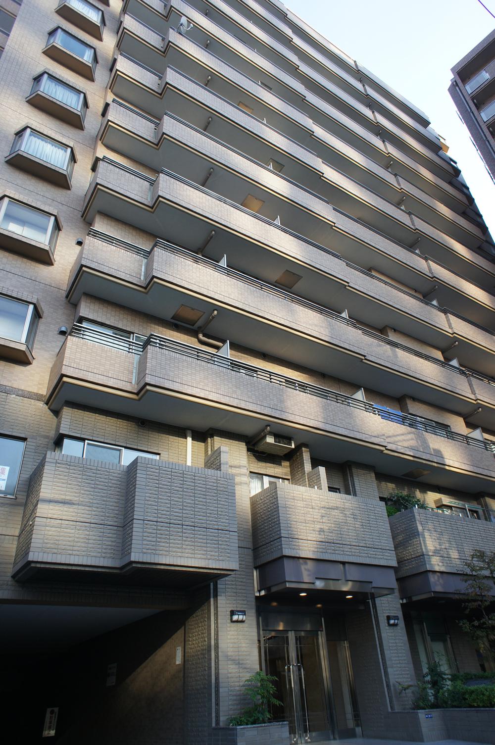 Local appearance photo. A profound feeling of total tiled condominium