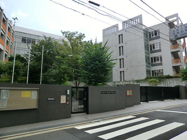 Junior high school. 510m to Shinjuku school