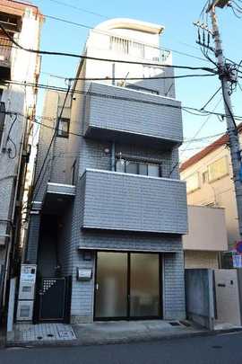 Local appearance photo. Heisei 5 August Built of steel frame 4-story.