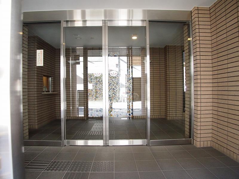 Entrance. Common areas