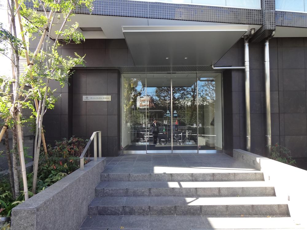 Entrance. Common areas