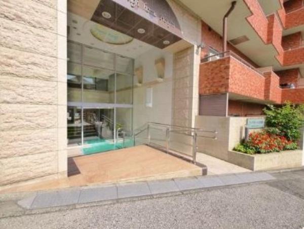 Entrance. auto lock ・ Security also thorough in the management people 24 hours resident system.