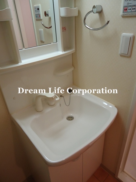 Washroom. ※ In fact the we use the photos in the same building may be different.